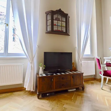 Apartment Character, Style, Charm Quiet Balcony Apart In Hip Trendy Karlin, Old Town 5 Mi Prag