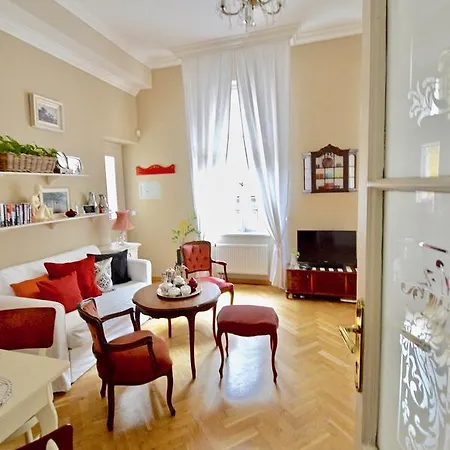 Apartment Character, Style, Charm Quiet Balcony Apart In Hip Trendy Karlin, Old Town 5 Mi Prag