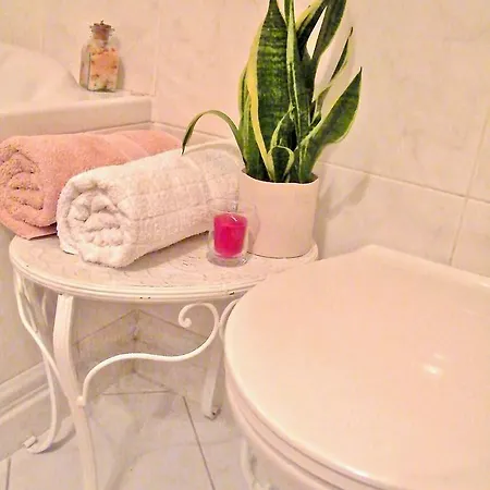 Apartment Character, Style, Charm Quiet Balcony Apart In Hip Trendy Karlin, Old Town 5 Mi *