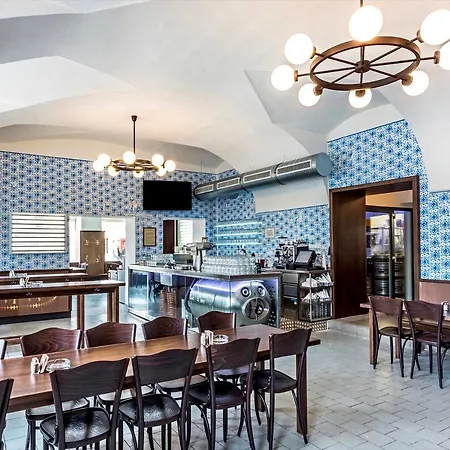 Character, Style, Charm Quiet Balcony Apart In Hip Trendy Karlin, Old Town 5 Mi