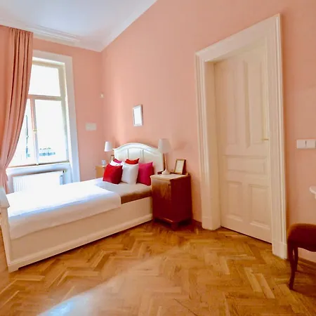 Apartment Character, Style, Charm Quiet Balcony Apart In Hip Trendy Karlin, Old Town 5 Mi Prague
