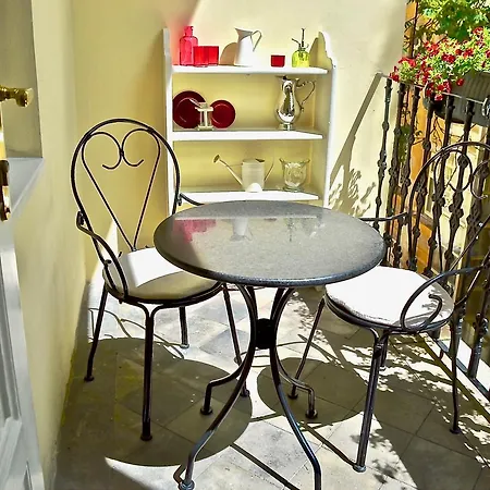 Character, Style, Charm Quiet Balcony Apart In Hip Trendy Karlin, Old Town 5 Mi * Prague