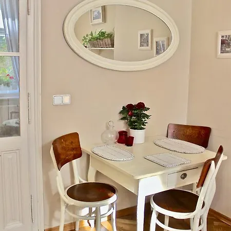 Apartment Character, Style, Charm Quiet Balcony Apart In Hip Trendy Karlin, Old Town 5 Mi *